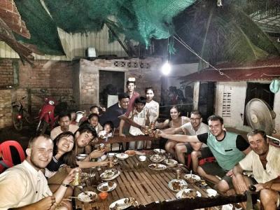 Zanny and her Tipsy Turtles have a "family" dinner at their tuk tuk driver's home.