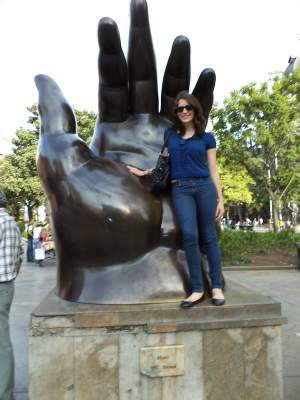 Nadine poses at Plaza Botero near&nbsp;Parque de Berr&iacute;o.